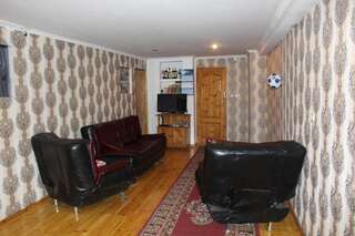 Гостевой дом Guest House Tavaduri Местиа Двухместный номер с 1 кроватью или 2 отдельными кроватями, общая ванная комната-2